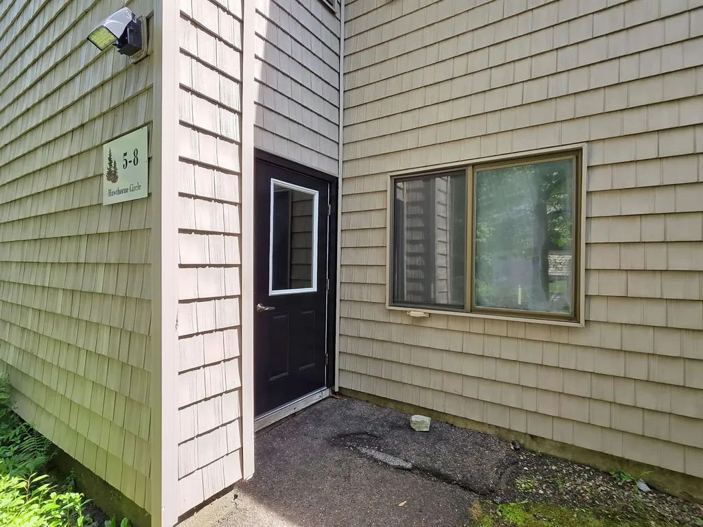 8 Hawthorne Circle South Burlington VT 05403