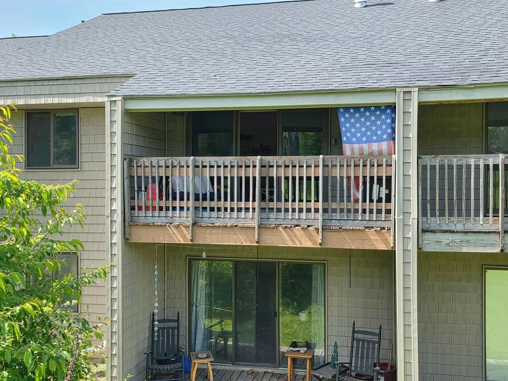 8 Hawthorne Circle South Burlington VT 05403