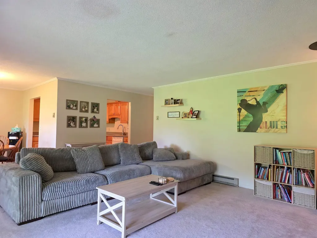 8 Hawthorne Circle South Burlington VT 05403