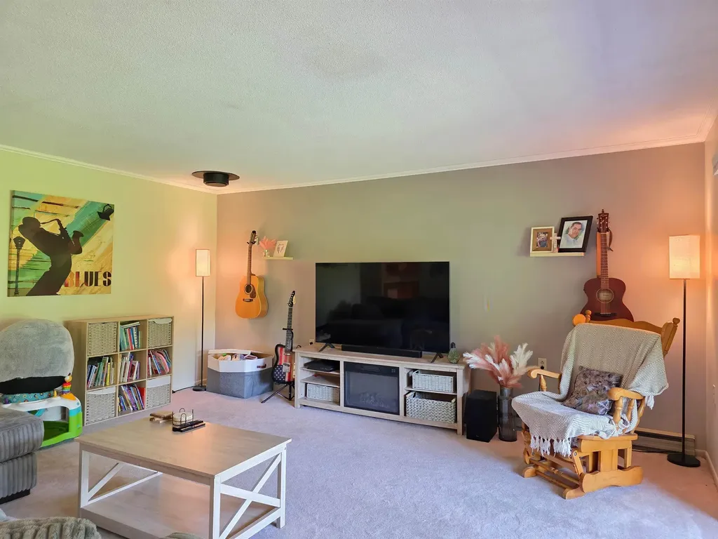 8 Hawthorne Circle South Burlington VT 05403