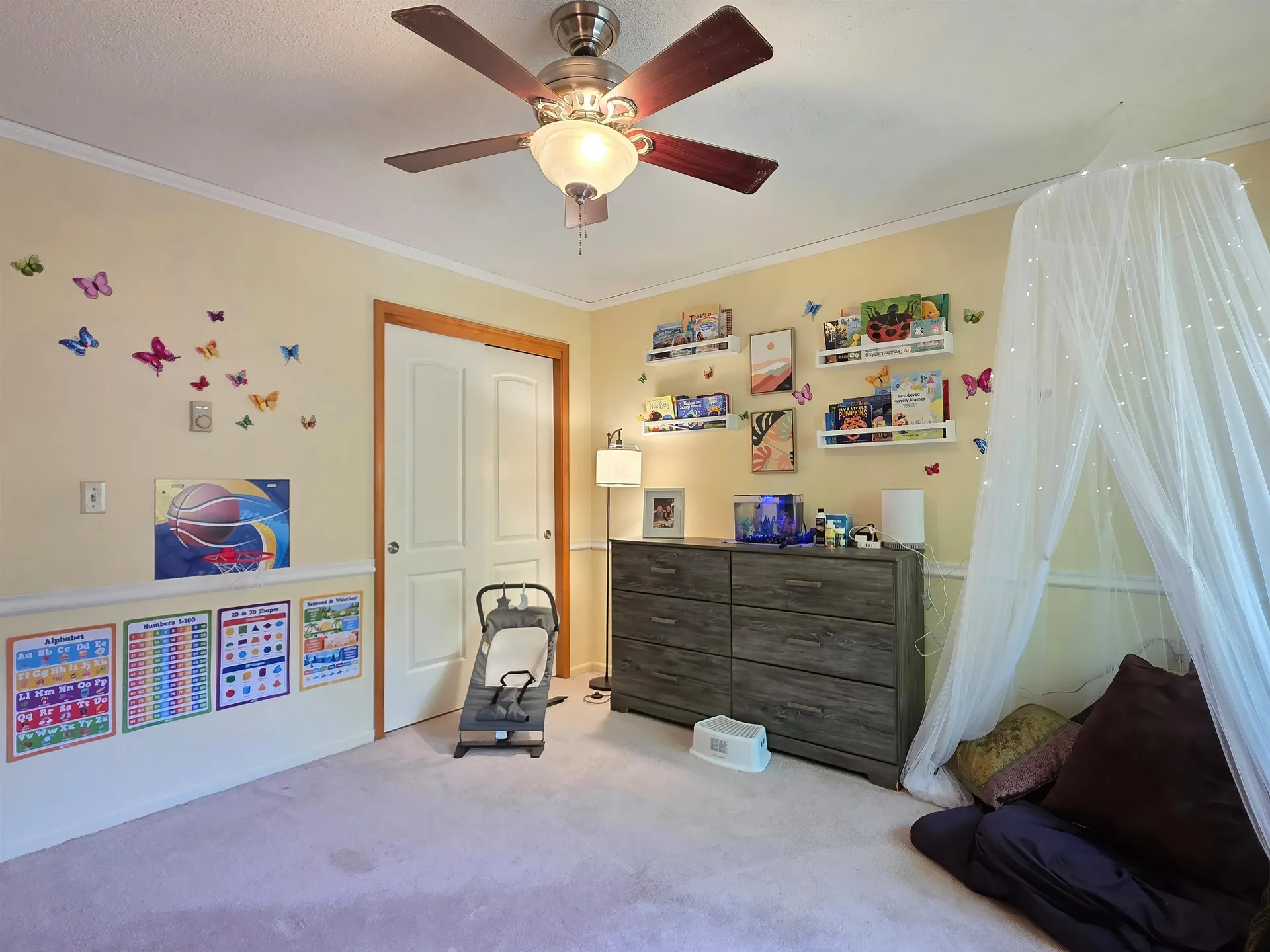 8 Hawthorne Circle South Burlington VT 05403
