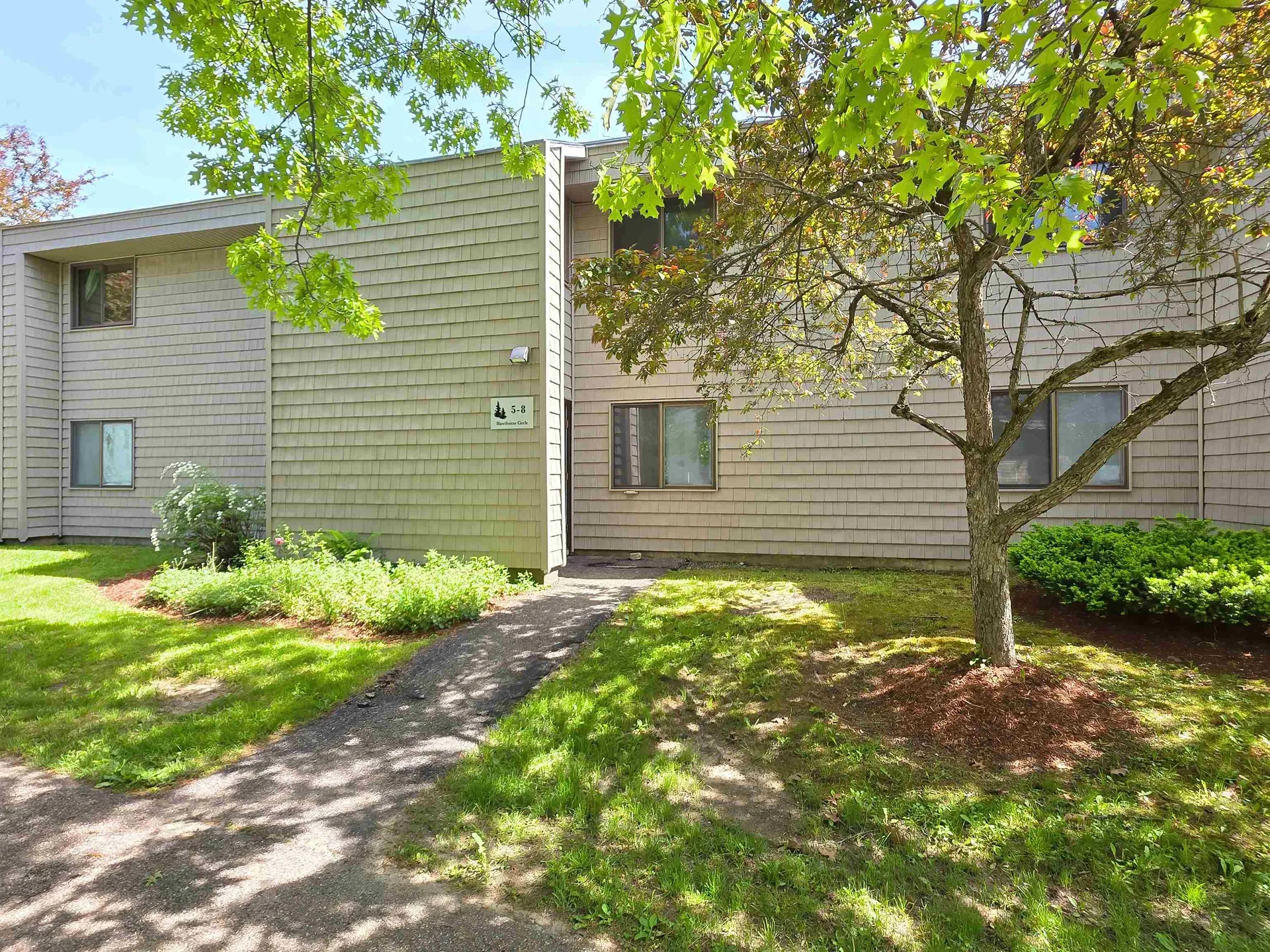 8 Hawthorne Circle South Burlington VT 05403
