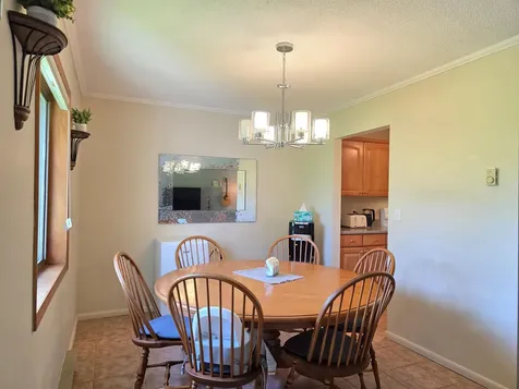 8 Hawthorne Circle South Burlington VT 05403