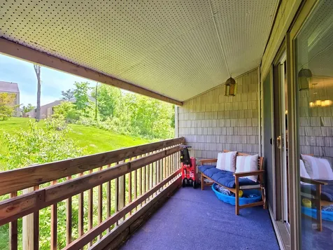 8 Hawthorne Circle South Burlington VT 05403