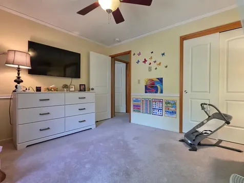 8 Hawthorne Circle South Burlington VT 05403
