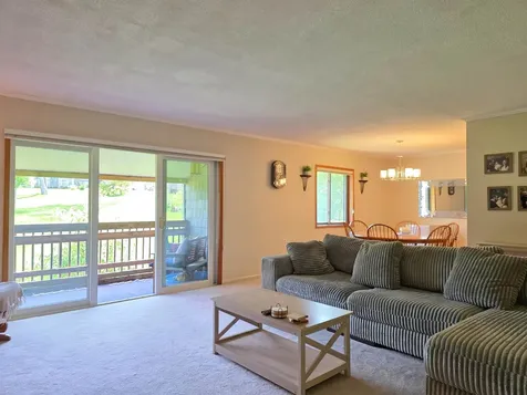 8 Hawthorne Circle South Burlington VT 05403