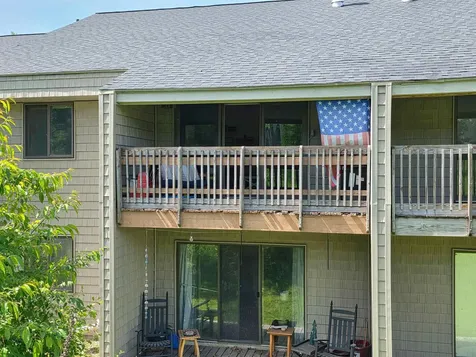 8 Hawthorne Circle South Burlington VT 05403