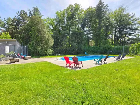 8 Hawthorne Circle South Burlington VT 05403