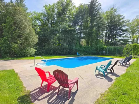 8 Hawthorne Circle South Burlington VT 05403