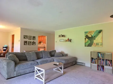 8 Hawthorne Circle South Burlington VT 05403