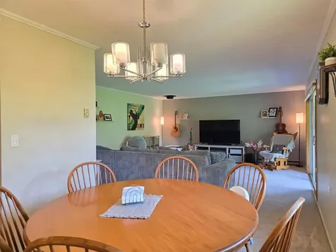 8 Hawthorne Circle South Burlington VT 05403