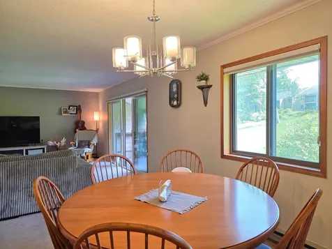 8 Hawthorne Circle South Burlington VT 05403