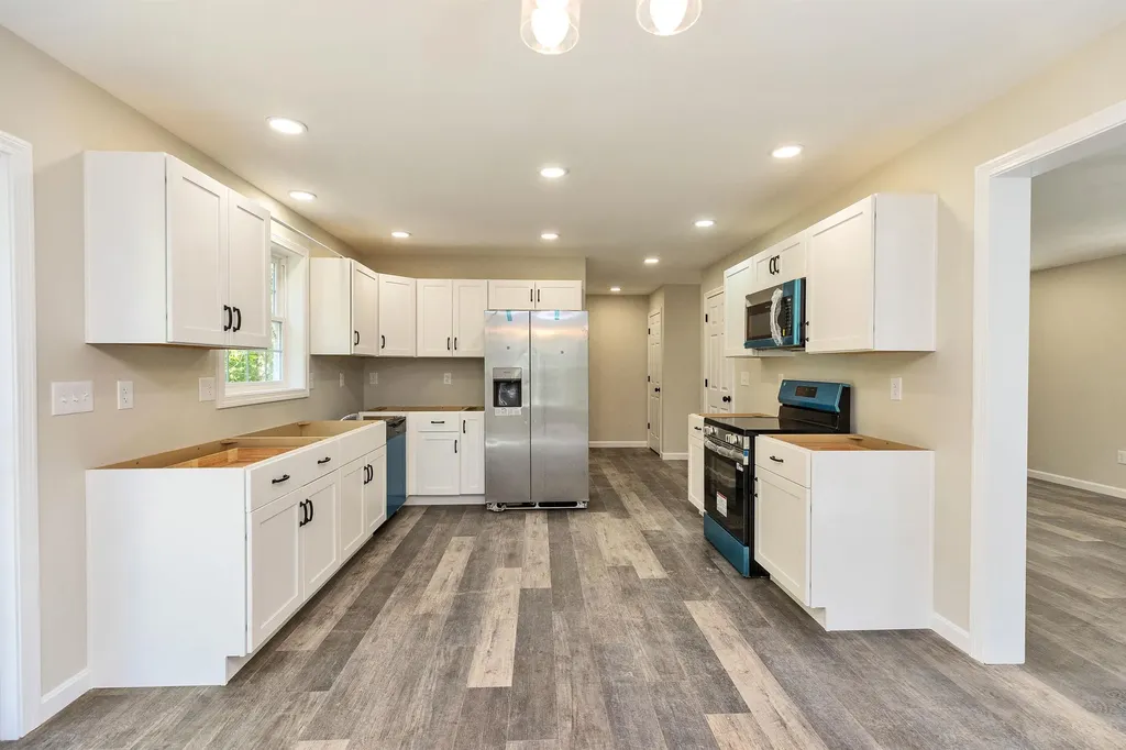 32 Deerpoint Drive Hillsborough NH 03244