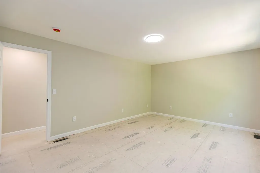 32 Deerpoint Drive Hillsborough NH 03244