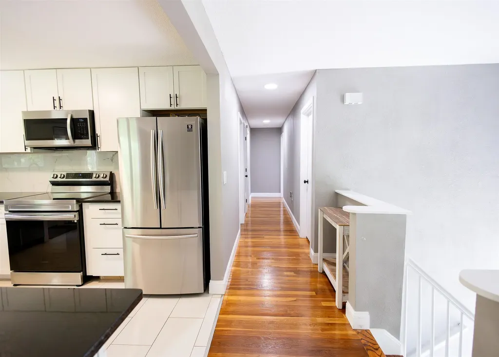 32 Alvirne Drive Hudson NH 03051