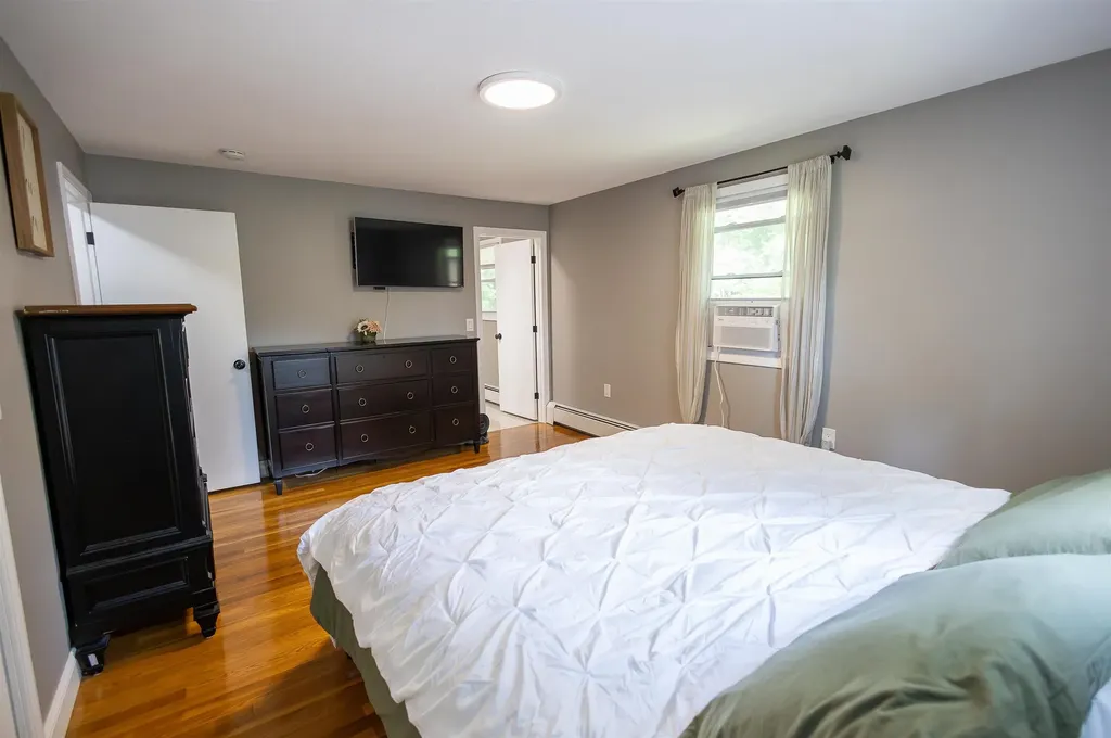 32 Alvirne Drive Hudson NH 03051