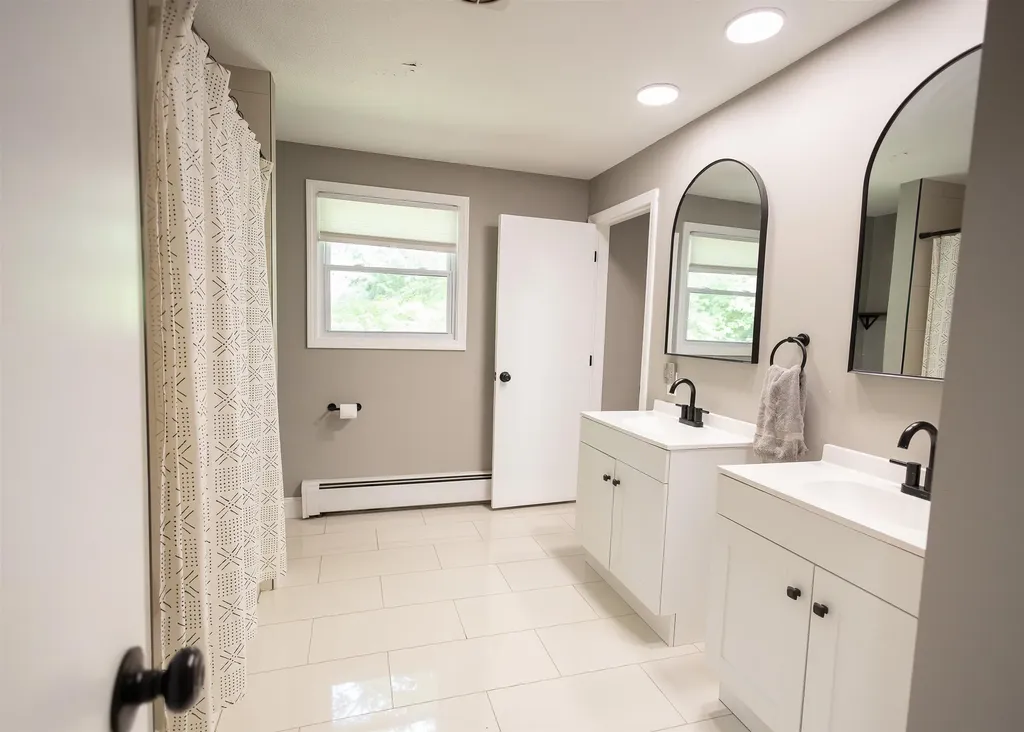 32 Alvirne Drive Hudson NH 03051