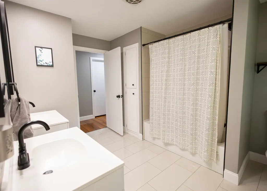 32 Alvirne Drive Hudson NH 03051