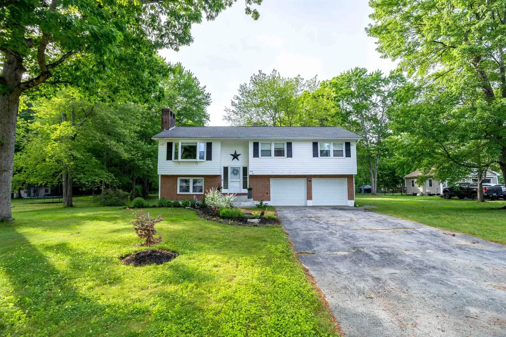 32 Alvirne Drive Hudson NH 03051