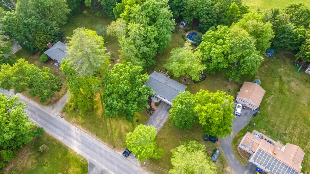 32 Alvirne Drive Hudson NH 03051