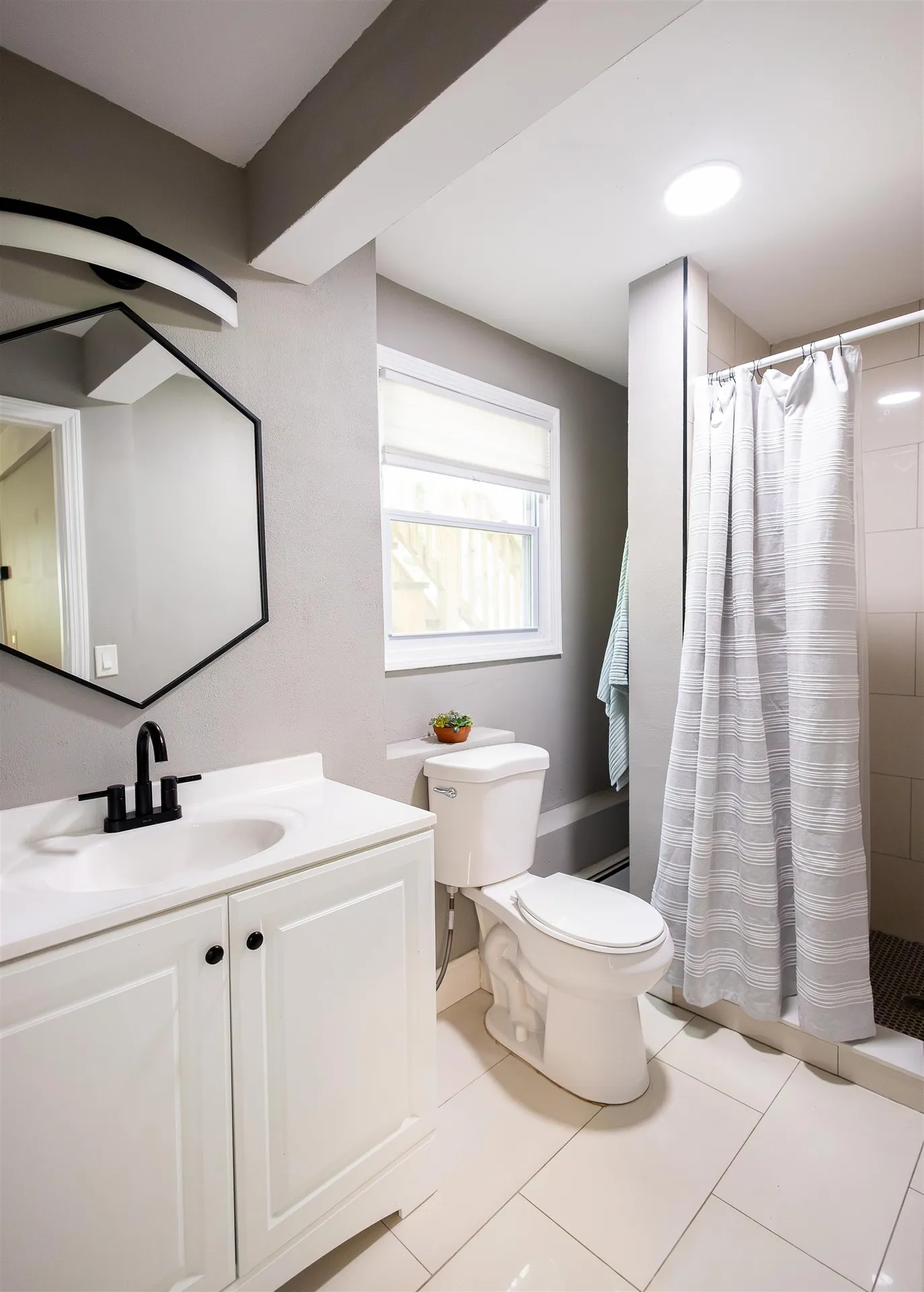 32 Alvirne Drive Hudson NH 03051