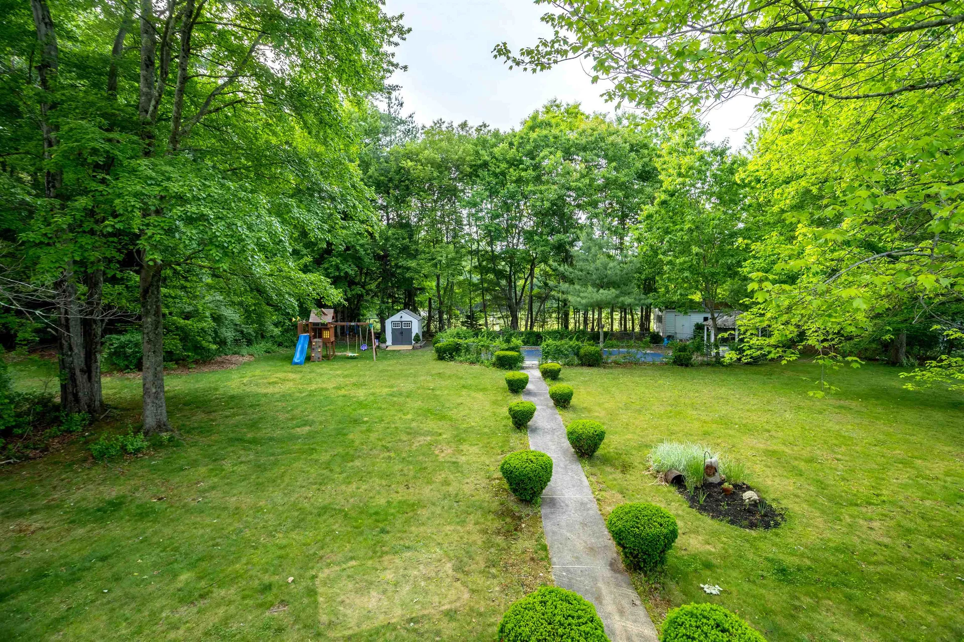 32 Alvirne Drive Hudson NH 03051