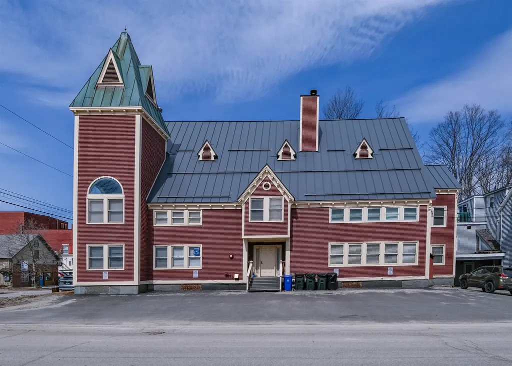 18 Pleasant Street Ludlow VT 05149