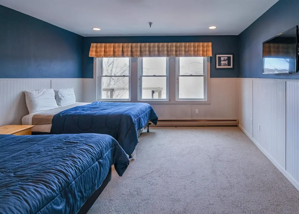 18 Pleasant Street Ludlow VT 05149