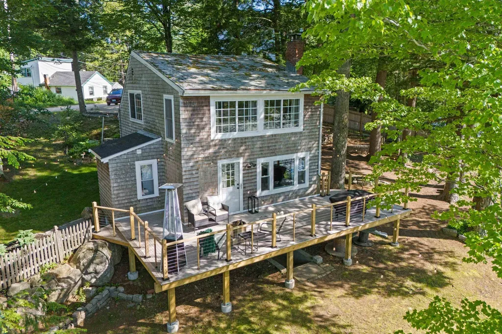 17A Penn Avenue Deerfield NH 03037