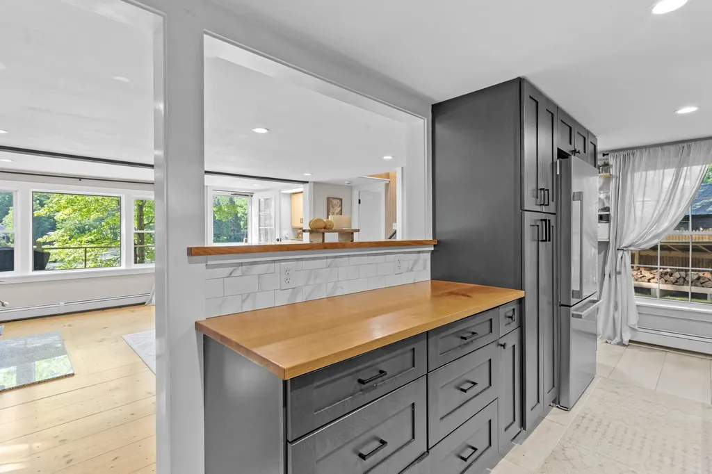 17A Penn Avenue Deerfield NH 03037