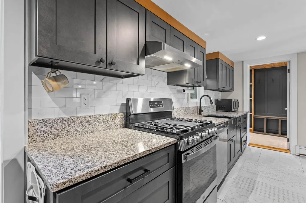 17A Penn Avenue Deerfield NH 03037