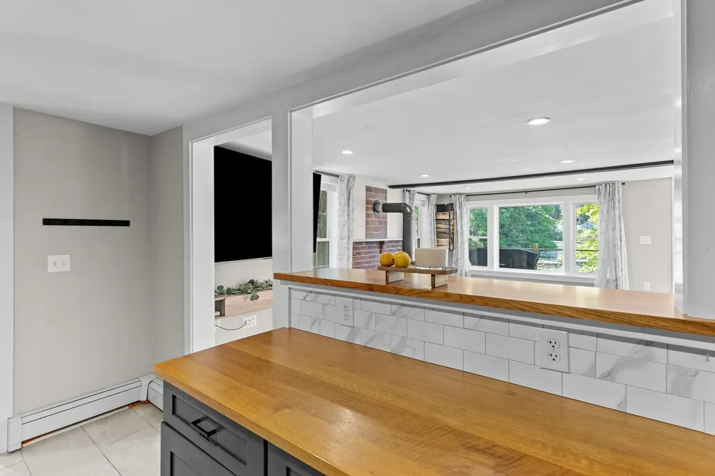 17A Penn Avenue Deerfield NH 03037