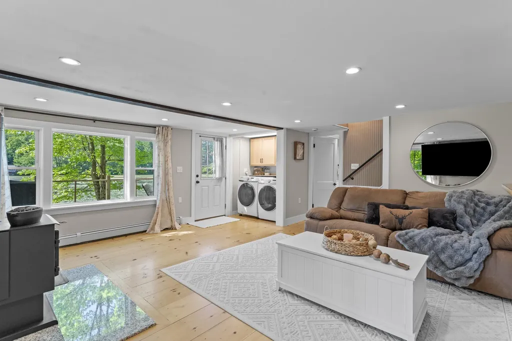 17A Penn Avenue Deerfield NH 03037