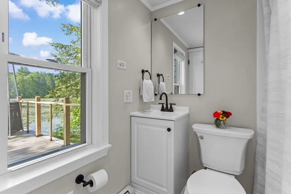 17A Penn Avenue Deerfield NH 03037