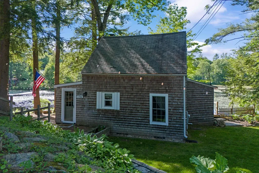 17A Penn Avenue Deerfield NH 03037