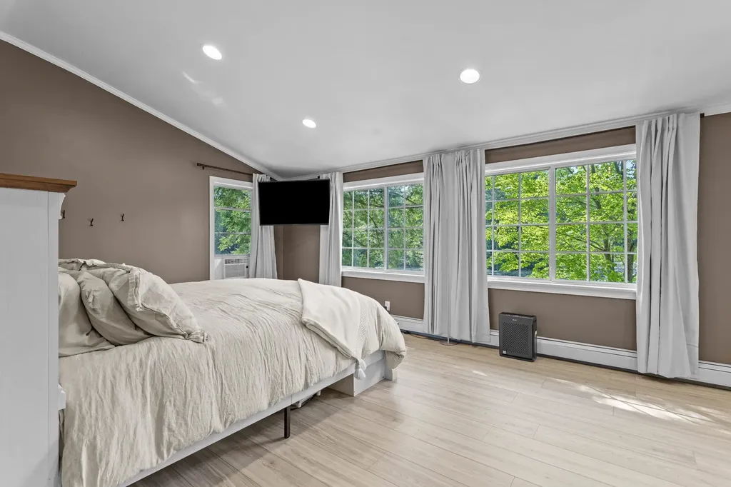 17A Penn Avenue Deerfield NH 03037