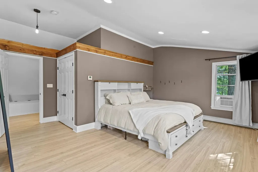 17A Penn Avenue Deerfield NH 03037
