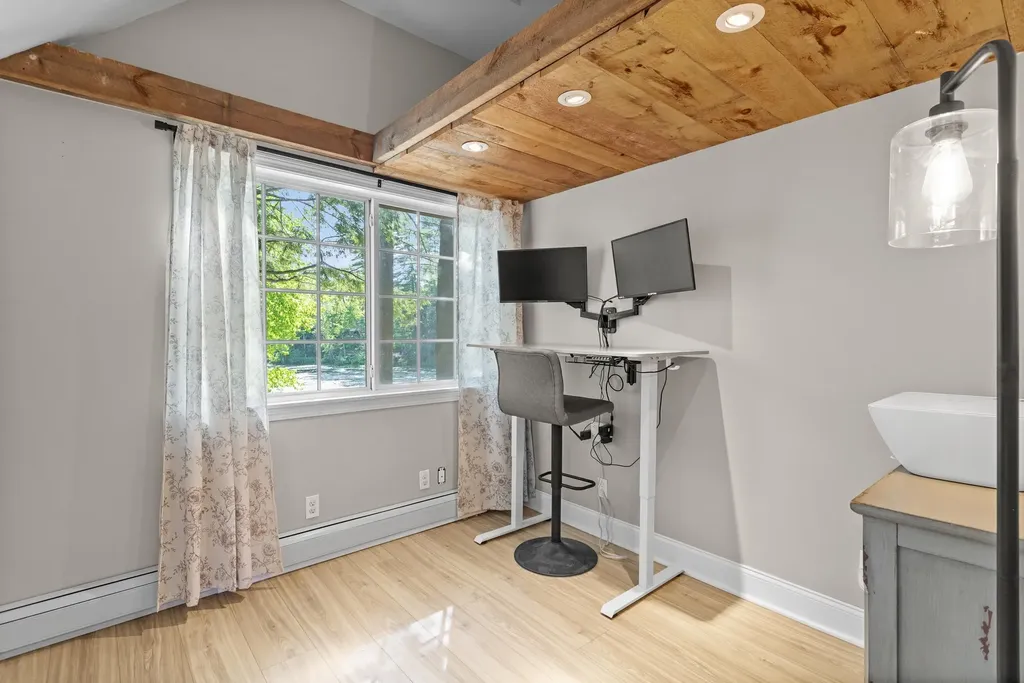 17A Penn Avenue Deerfield NH 03037
