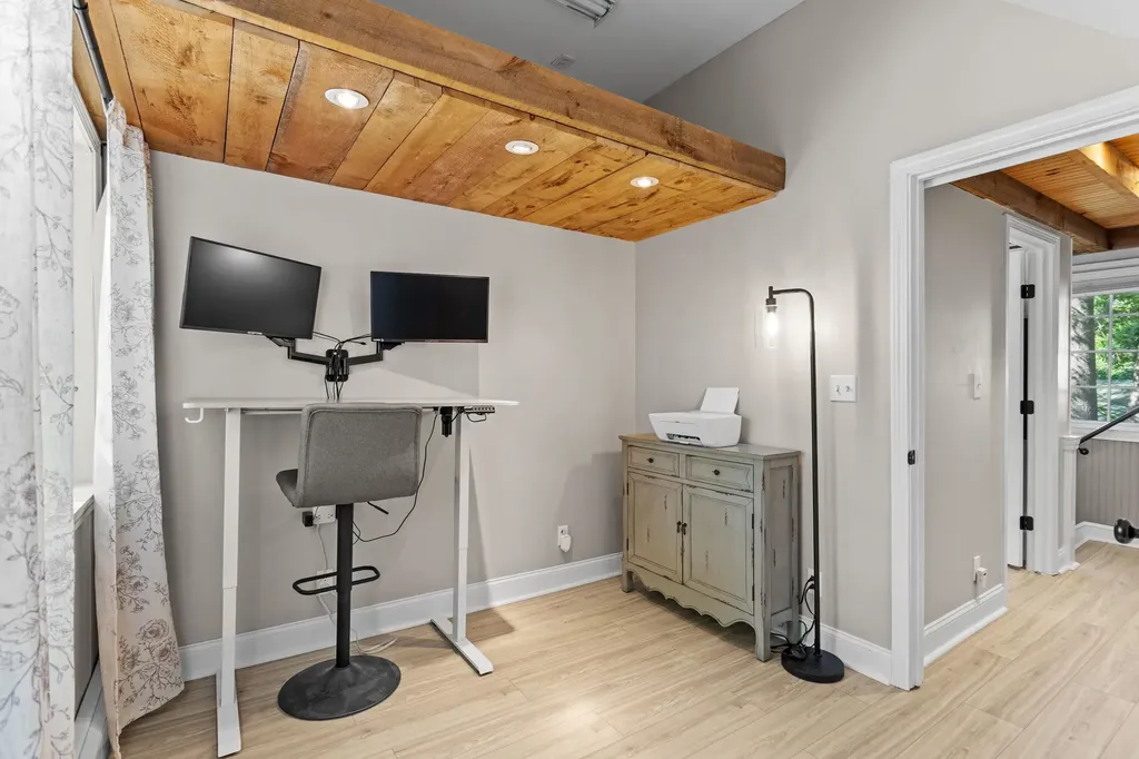 17A Penn Avenue Deerfield NH 03037