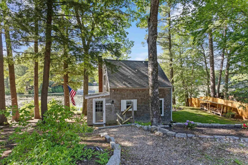 17A Penn Avenue Deerfield NH 03037