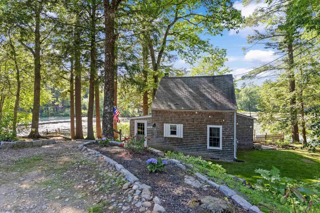 17A Penn Avenue Deerfield NH 03037