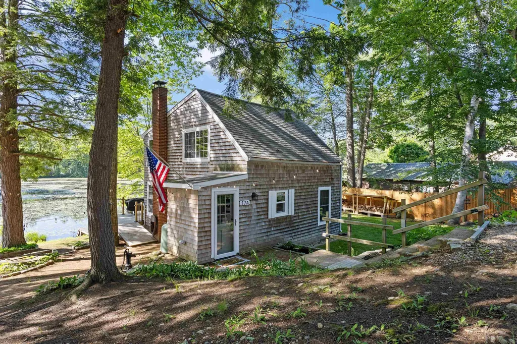 17A Penn Avenue Deerfield NH 03037
