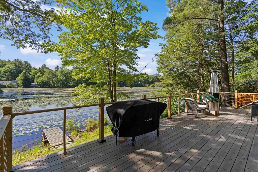 17A Penn Avenue Deerfield NH 03037