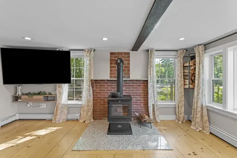 17A Penn Avenue Deerfield NH 03037