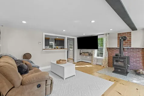 17A Penn Avenue Deerfield NH 03037