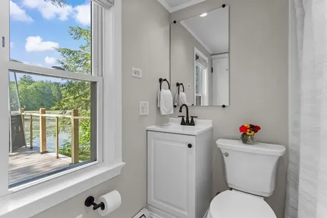 17A Penn Avenue Deerfield NH 03037