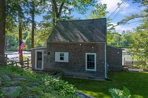17A Penn Avenue Deerfield NH 03037
