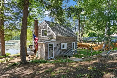 17A Penn Avenue Deerfield NH 03037