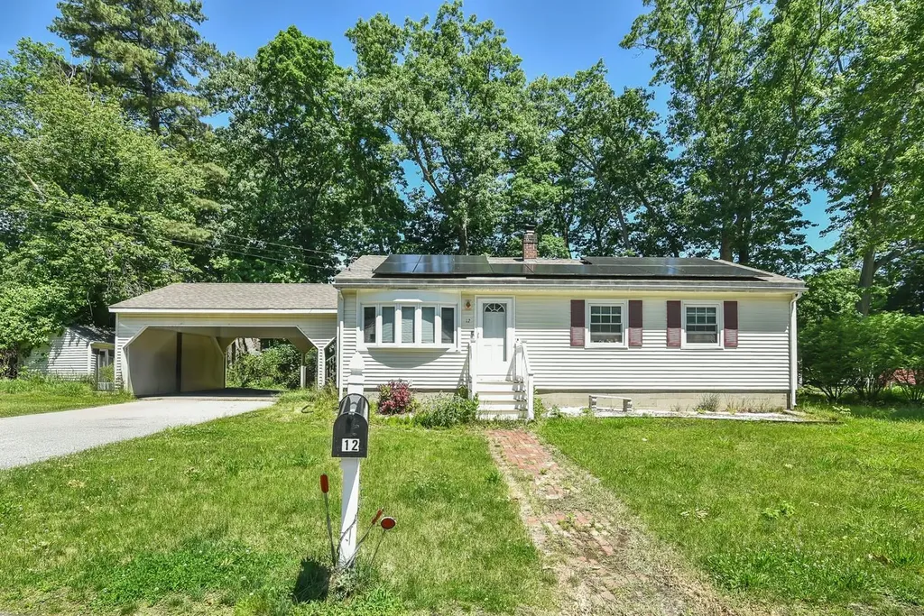12 Henry Street Salem NH 03079