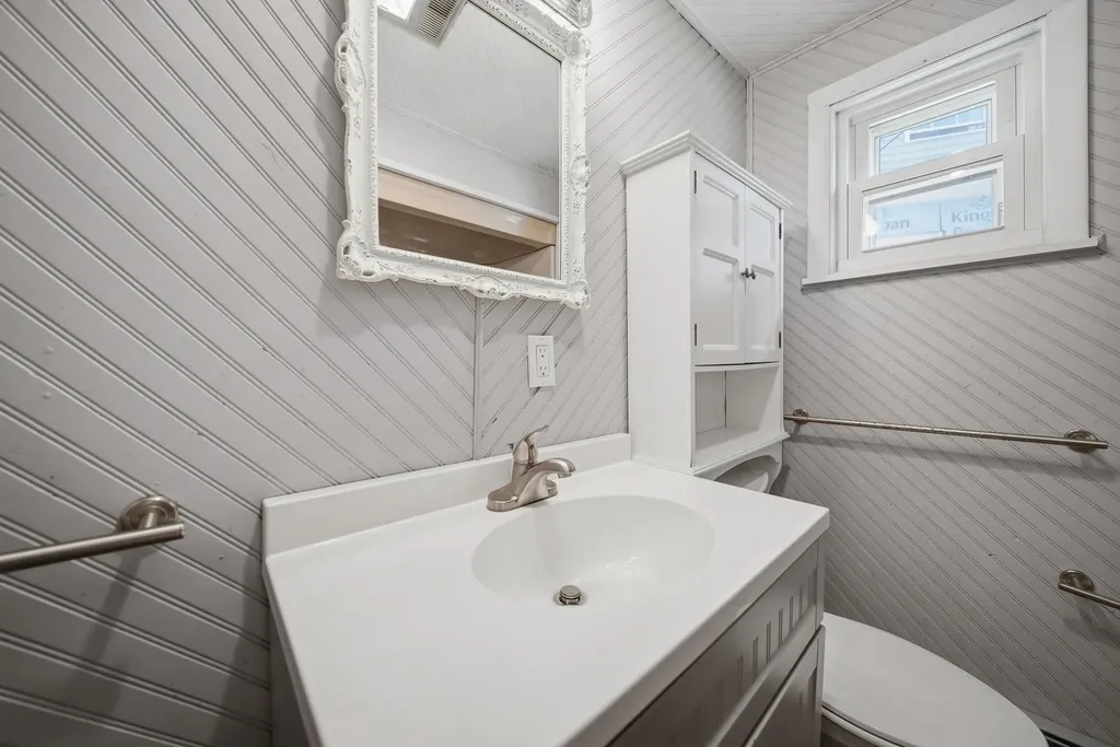 58 Cottage Avenue Manchester NH 03103